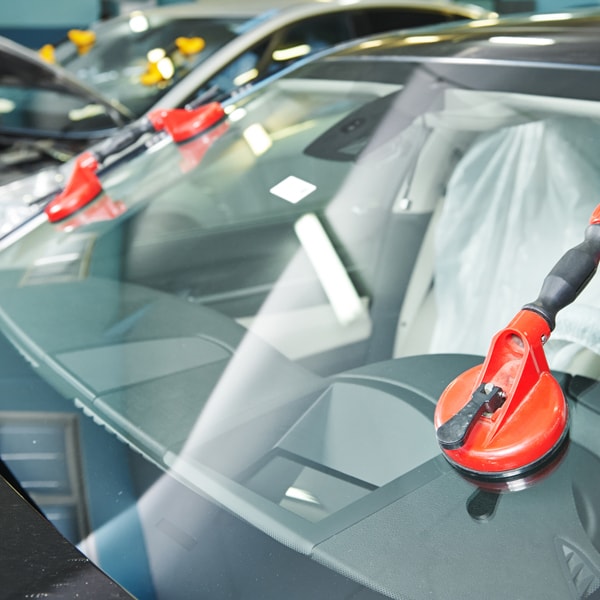 Which auto glass company to call when windshield is shattered 